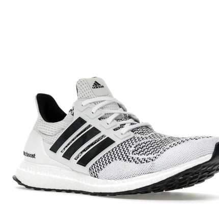 Adidas Ultra Boost 1.0 White Core Black JR1987, trois-quarts avant extérieur