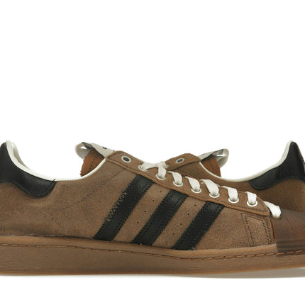 Adidas Superstar Song For The Mute Brown Black JR8043, paire de profil