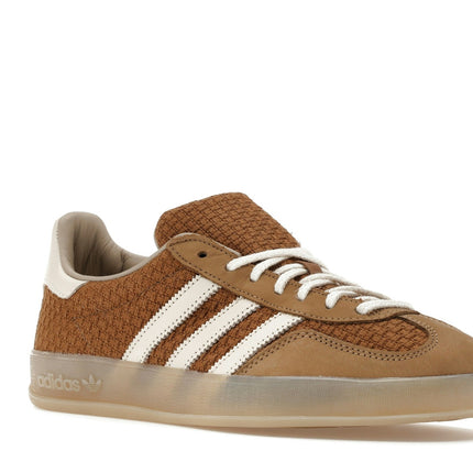 Adidas Gazelle Indoor Brown Desert JR8851, trois-quarts avant extérieur