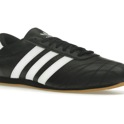 Adidas Taekwondo Core Black Cloud White Gum JS1193, trois-quarts avant extérieur