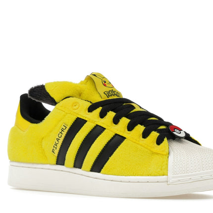 Adidas Superstar Pokémon Pikachu Yellow KI2858, trois-quarts avant extérieur