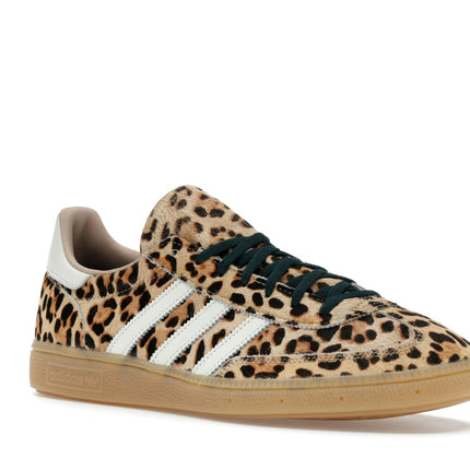 Adidas Handball Spezial Leopard Magic Beige KI6678, trois-quarts avant extérieur