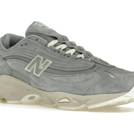 New Balance 1000 Kith 101 Quarry M1000KQ, trois-quarts avant extérieur