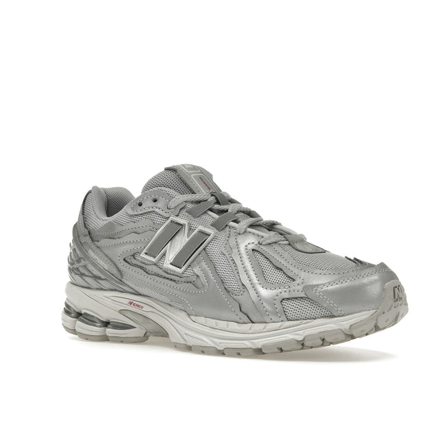 New Balance 1906D Protection Pack Silver Metallic M1906DH, trois-quarts avant extérieur
