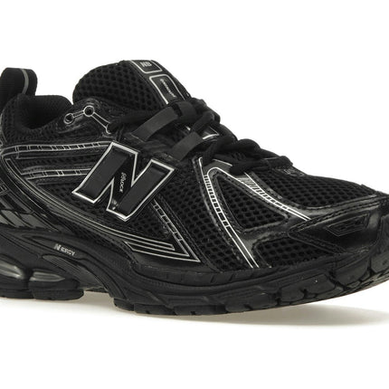 New Balance 1906R Black Grey M1906RCH, trois-quarts avant extérieur