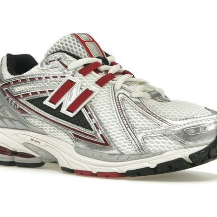 New Balance 1906R Silver Classic Crimson M1906REA, trois-quarts avant extérieur