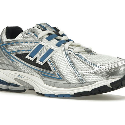 New Balance 1906R Silver Metallic Blue Agate M1906REB, trois-quarts avant extérieur