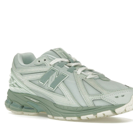 New Balance 1906R Jade Green M1906RZC, trois-quarts avant extérieur