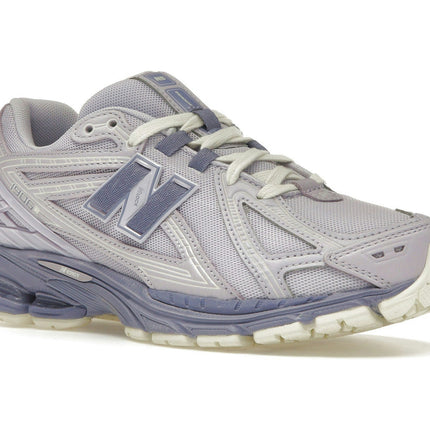 New Balance 1906R Lilac Purple M1906RZV, trois-quarts avant extérieur