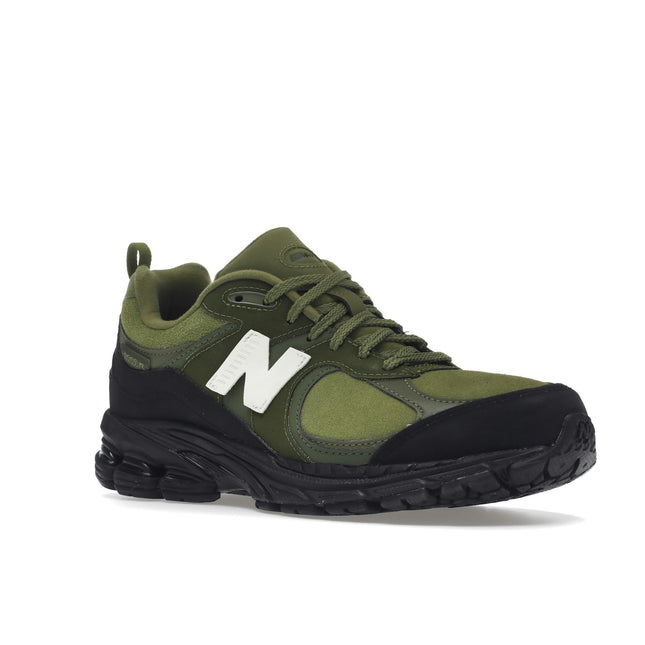New Balance 2002R The Basement Moss Green M2002RBB, trois-quarts avant extérieur