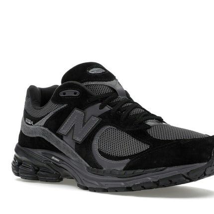 New Balance 2002R Black Magnet M2002RBL, trois-quarts avant extérieur