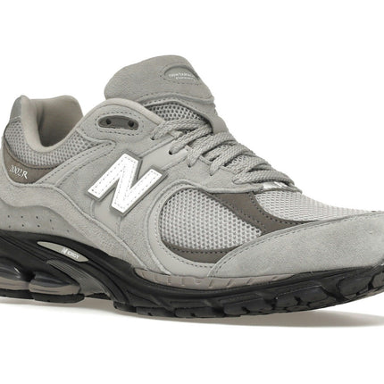 New Balance 2002R Grey Black M2002RC1, trois-quarts avant extérieur