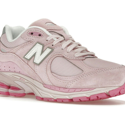 New Balance 2002R Rose M2002RCR, trois-quarts avant extérieur
