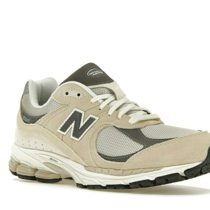 New Balance 2002R Sandstone Magnet M2002RFA, trois-quarts avant extérieur
