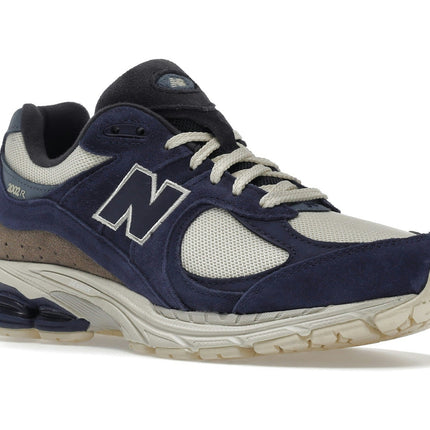 New Balance 2002R Light Cream Purple M2002RG, trois-quarts avant extérieur