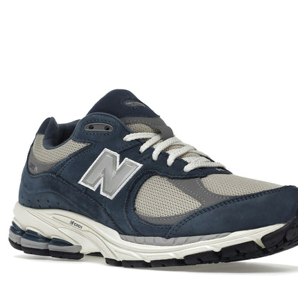 New Balance 2002R Vintage Indigo Calm Taupe M2002RHR, trois-quarts avant extérieur