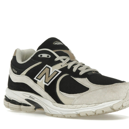 New Balance 2002R Black Beige Tan M2002RTZ, trois-quarts avant extérieur