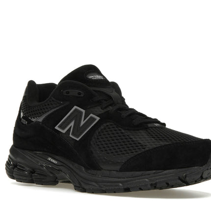 New Balance 2002R Mesh Black Metallic M2002WB, trois-quarts avant extérieur