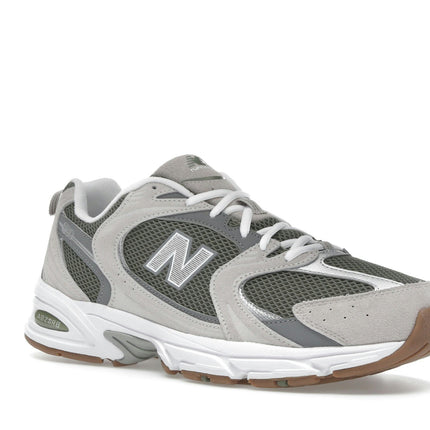 New Balance 530 Dark Olivine MR530GA, trois-quarts avant extérieur