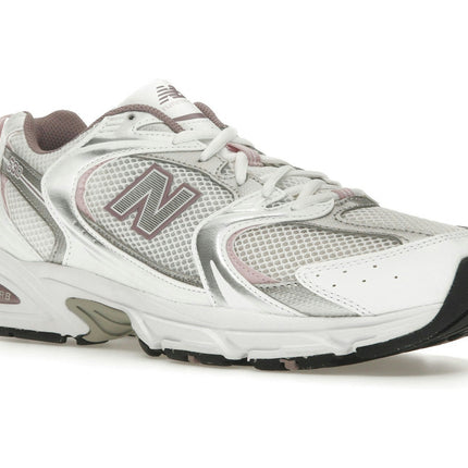New Balance 530 Ice Wine MR530SGC, trois-quarts avant extérieur