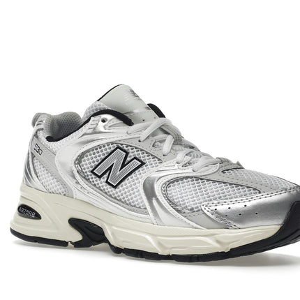 New Balance 530 Silver Cream MR530TA, trois-quarts avant extérieur