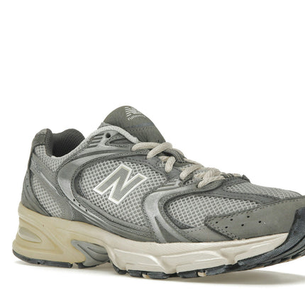 New Balance 530 Vintage Grey Matter MR530TG, trois-quarts avant extérieur