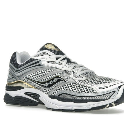 Saucony ProGrid Omni 9 Silver Gold S70739-9, trois-quarts avant extérieur