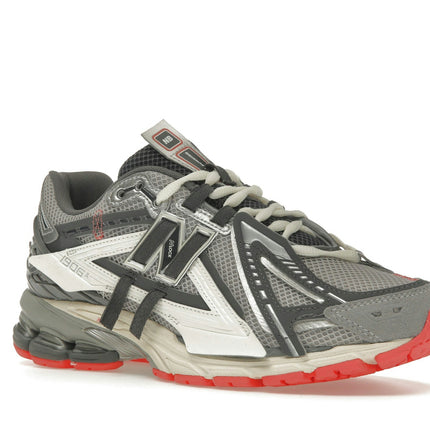 New Balance 1906A Slate Grey Drift Red U1906AC, trois-quarts avant extérieur
