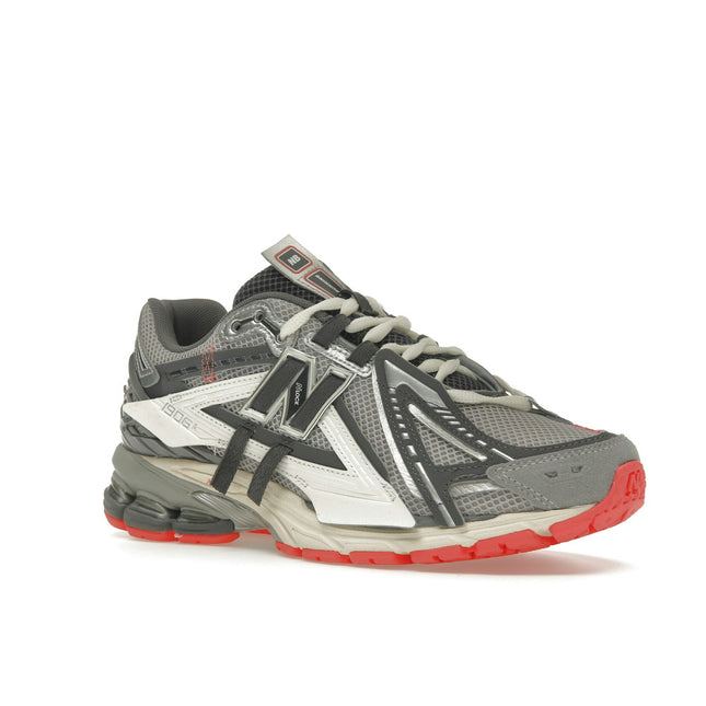 New Balance 1906A Slate Grey Drift Red U1906AC, trois-quarts avant extérieur
