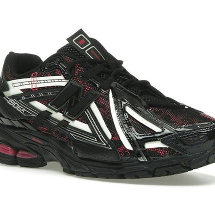 New Balance 1906A Black Pink U1906AD, trois-quarts avant extérieur