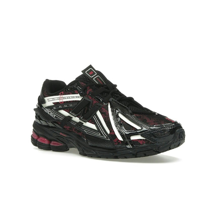New Balance 1906A Black Pink U1906AD, trois-quarts avant extérieur