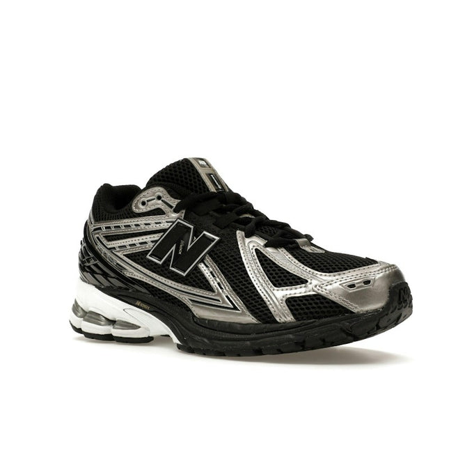 New Balance 1906R Black Grey White U1906RCF, trois-quarts avant extérieur
