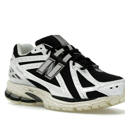 New Balance 1906R White Black Metallic U1906RCI, trois-quarts avant extérieur