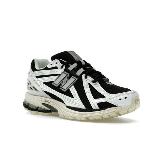 New Balance 1906R White Black Metallic U1906RCI, trois-quarts avant extérieur