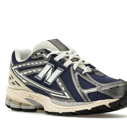 New Balance 1906R Vintage Indigo Dark Silver Metallic U1906RCK, trois-quarts avant extérieur