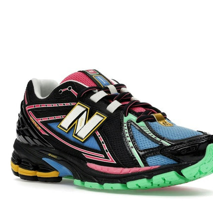 New Balance 1906R Black Multi U1906RDM, trois-quarts avant extérieur