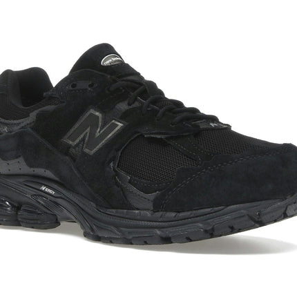 New Balance 2002R Protection Pack Black U2002DXB, trois-quarts avant extérieur