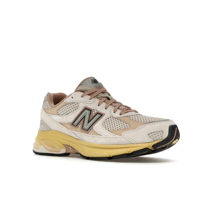 New Balance 2010 Rose Beige U2010SGR, trois-quarts avant extérieur