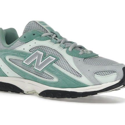 New Balance 204L Kith Green Silver U204LKTA, trois-quarts avant extérieur