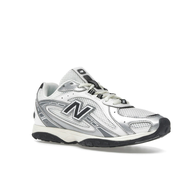 New Balance 204L Silver Metallic Black U204LSWD, trois-quarts avant extérieur