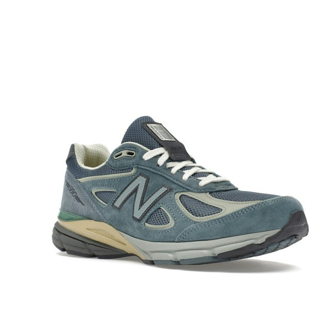 New Balance 990v4 MiUSA Auralee Blue U990AL4, trois-quarts avant extérieur