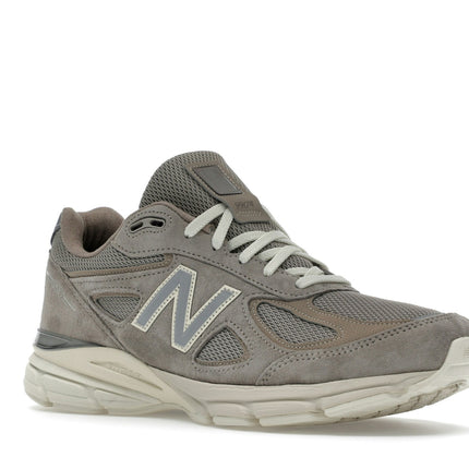 New Balance 990v4 MiUSA Kith 101 Moonrock U990KT4, trois-quarts avant extérieur