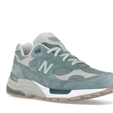 New Balance 992 MiUSA Kith Osaka Pack U992KT, trois-quarts avant extérieur