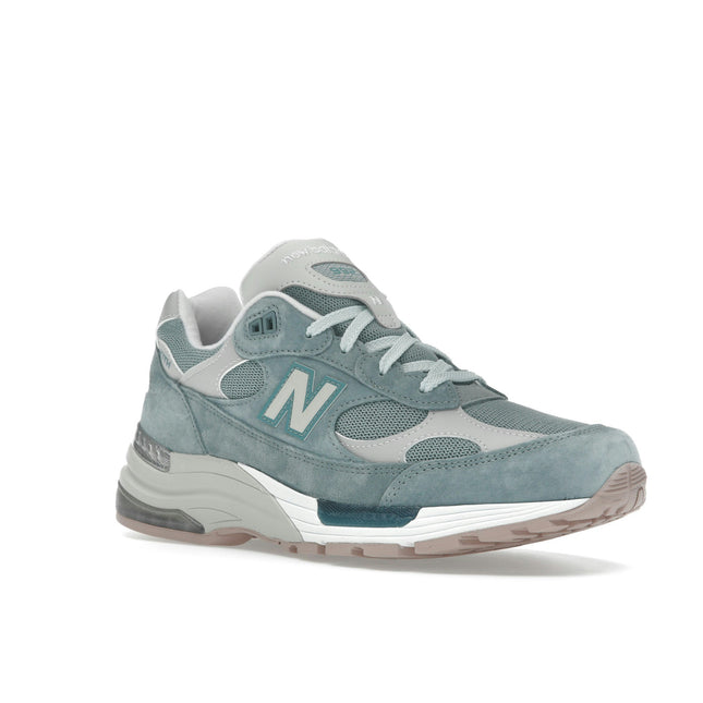 New Balance 992 MiUSA Kith Osaka Pack U992KT, trois-quarts avant extérieur